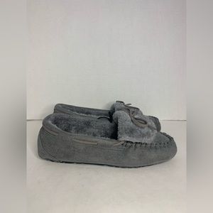 Hooked Chill Slippers Womens Size 5